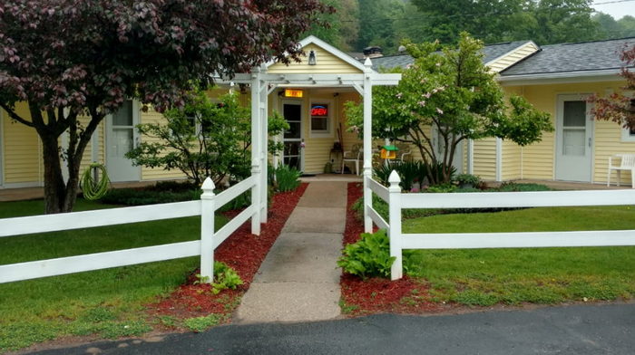 Honor Motel (Honor Court) - From Website (newer photo)